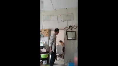 老公在楼下打麻将 老婆被拉到楼上操的死去活来 太刺激了